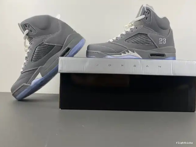 Grey Air Jordan Wolf Retro 136027-005 5 0516